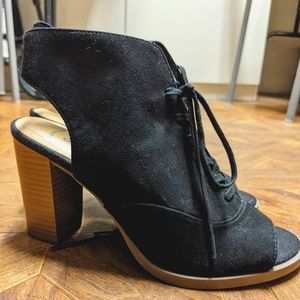 Open-Toe Booties
true black